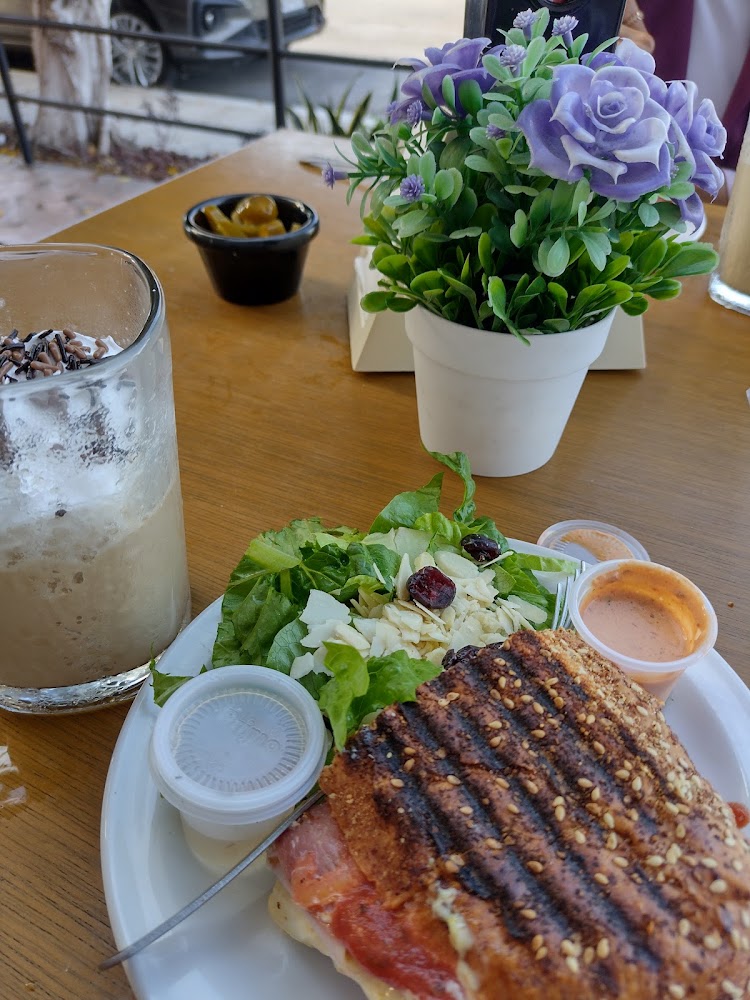 Quete Latte Cafeteria