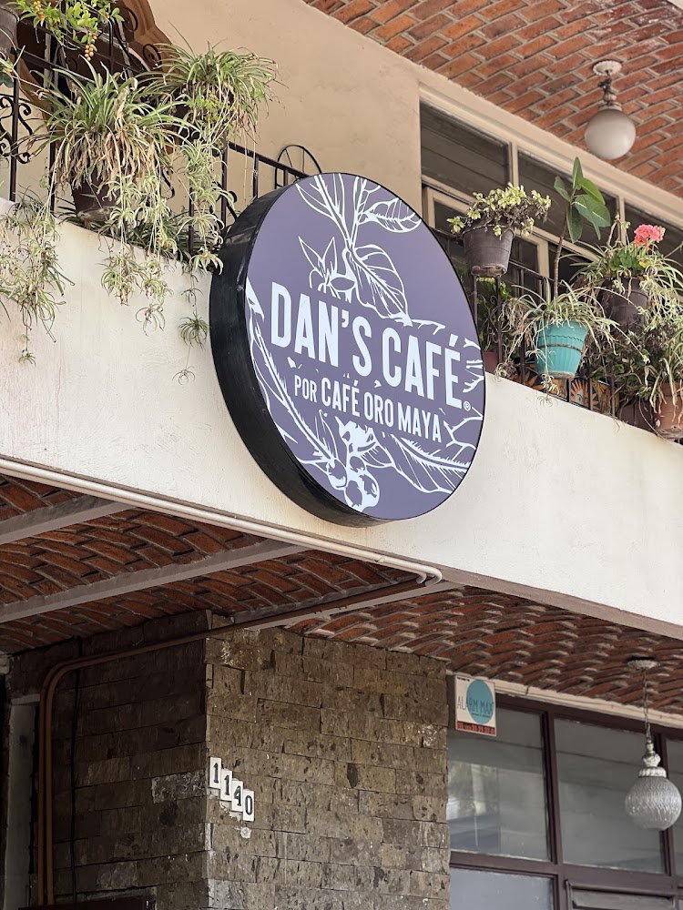 Dan's Café