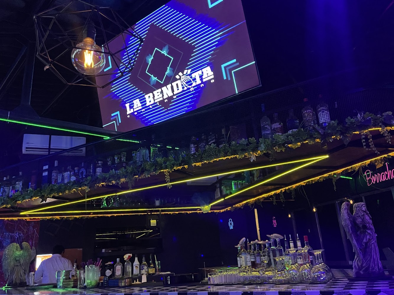 La bendita cantina fina