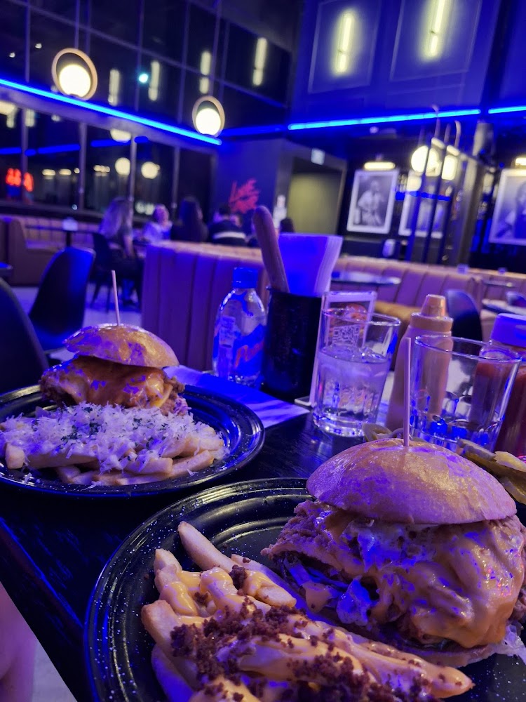 Louie Burger Zona Real