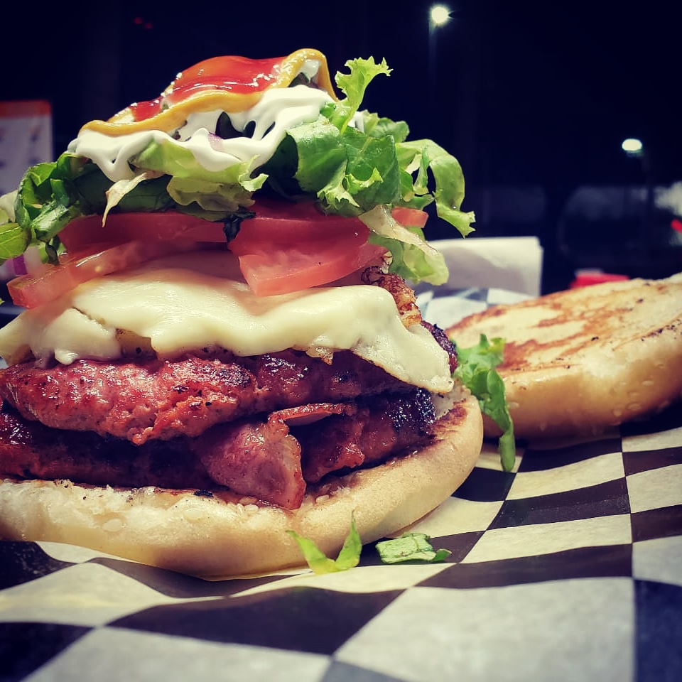 El May Hamburguesas y Hot dogs