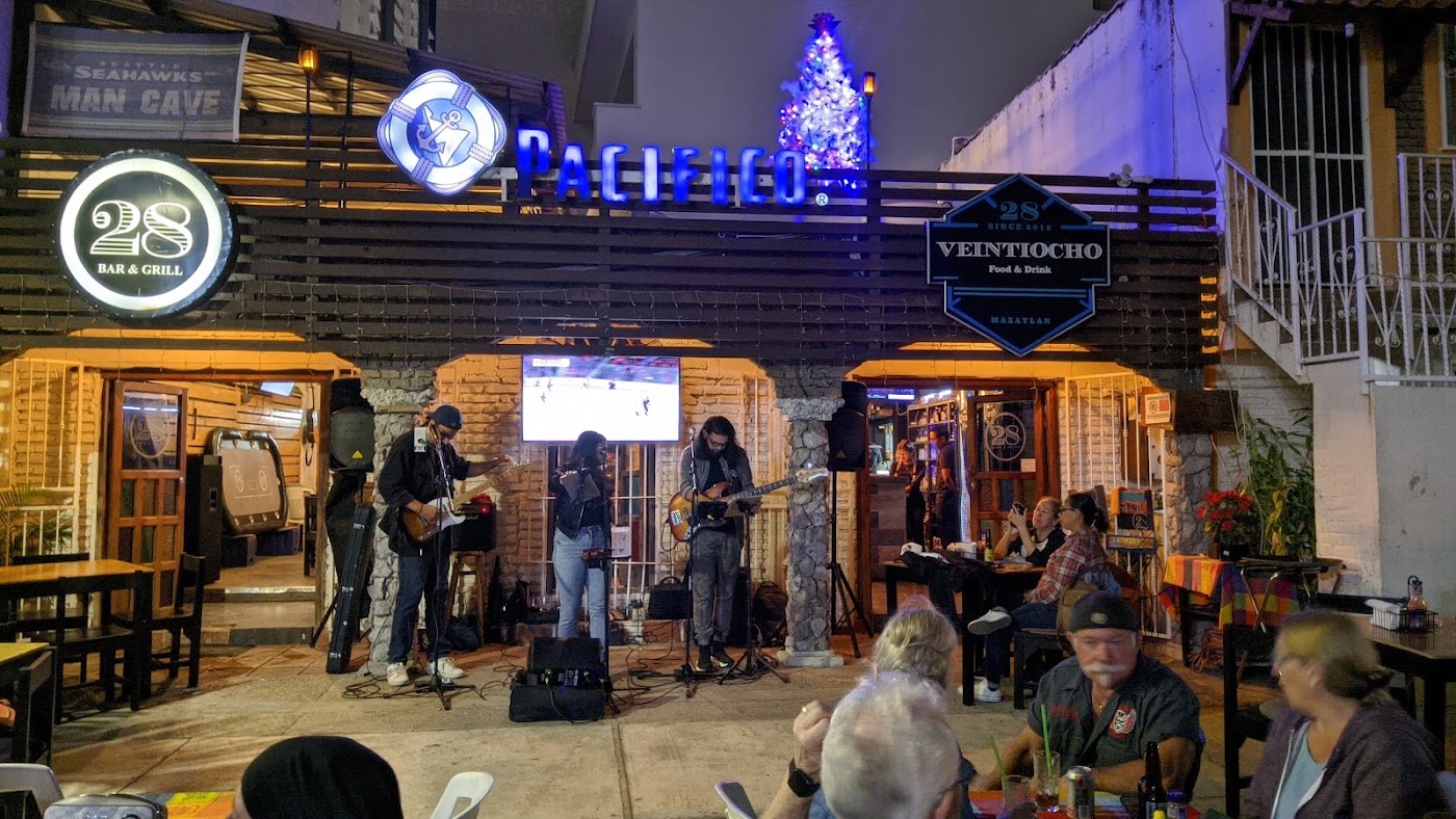 Veintiocho Food & Drink