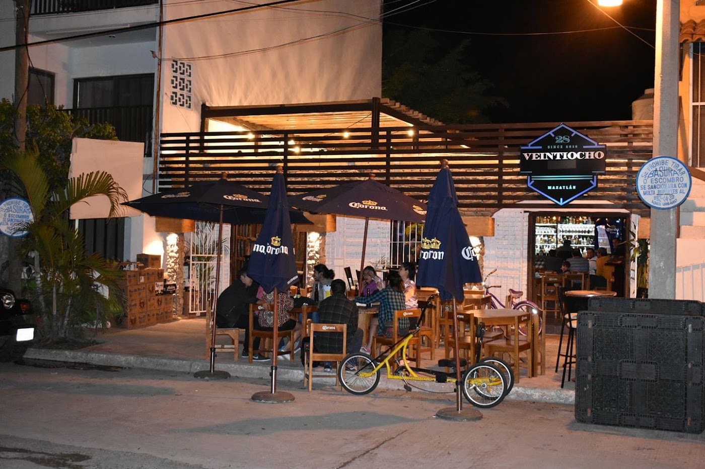 Veintiocho Food & Drink
