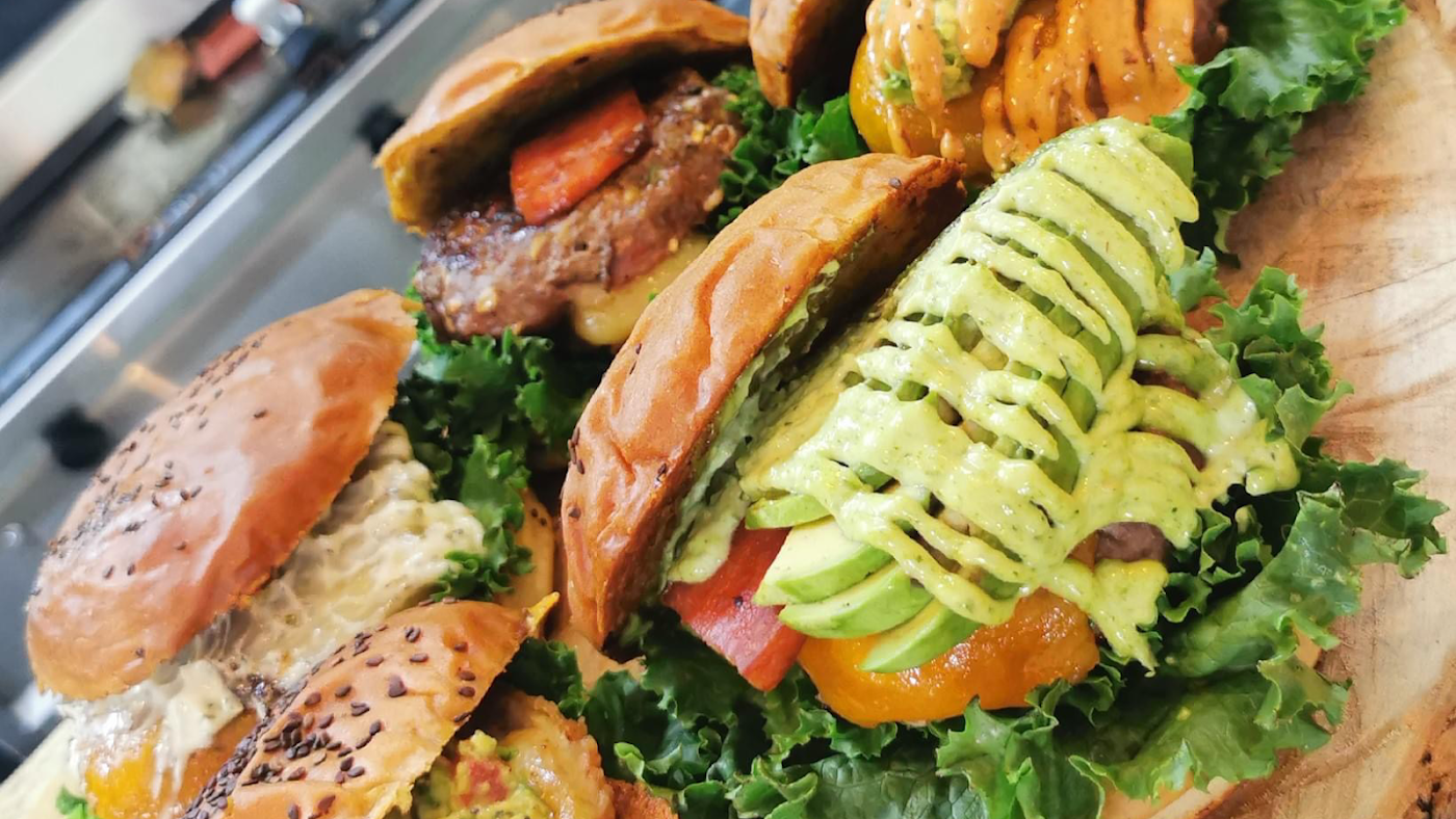 Bear And Wolf Burger & Dogo Gourmet