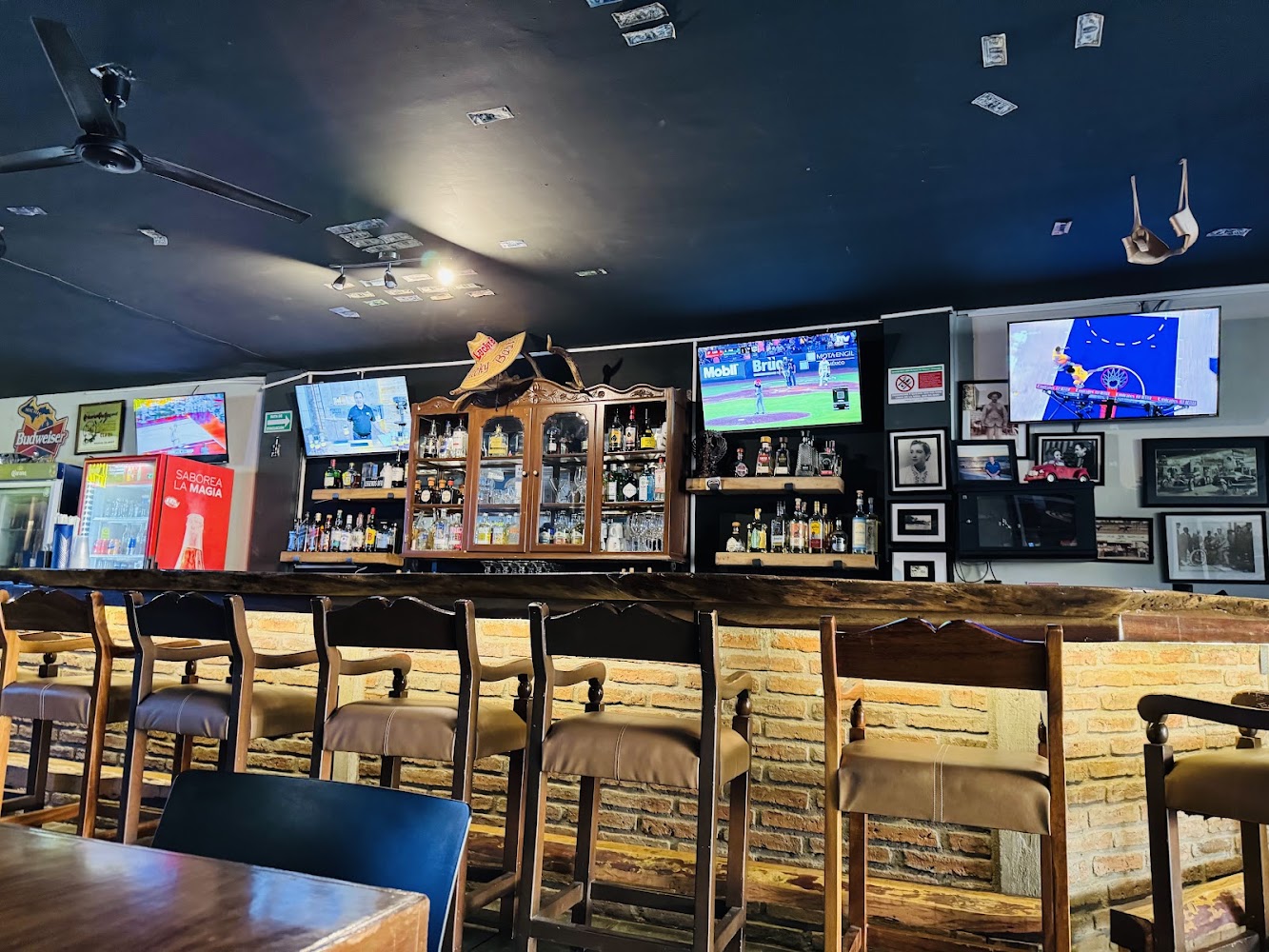 Leyendas Sports Bar
