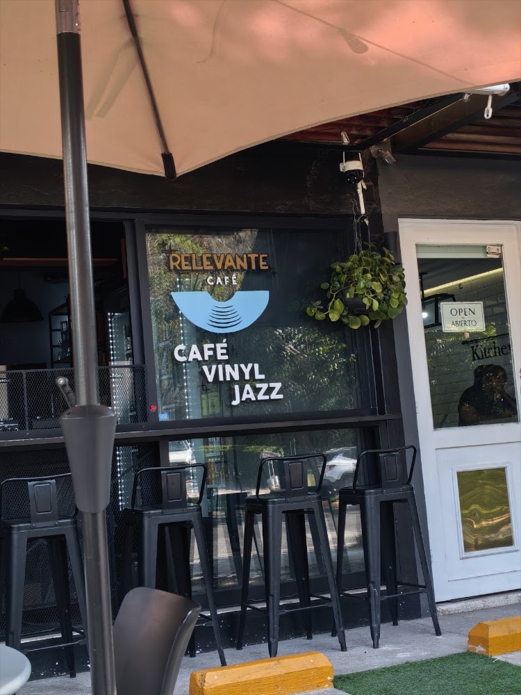 Relevante Café & Vinyl Jazz . Expendio