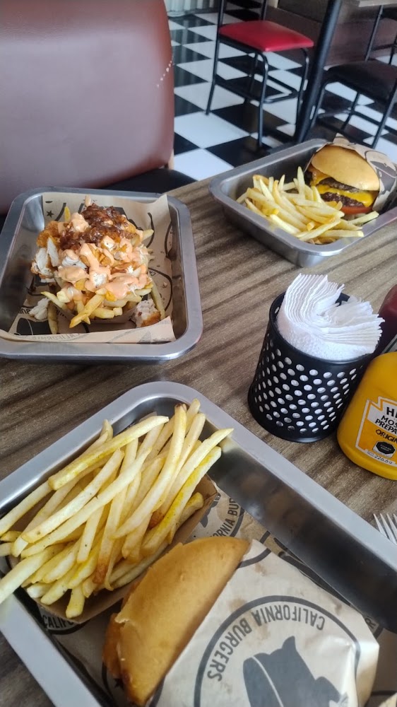 California Burgers El Fortín