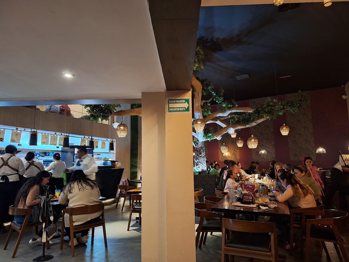 Sendai Sushi Paseo Bicentenario