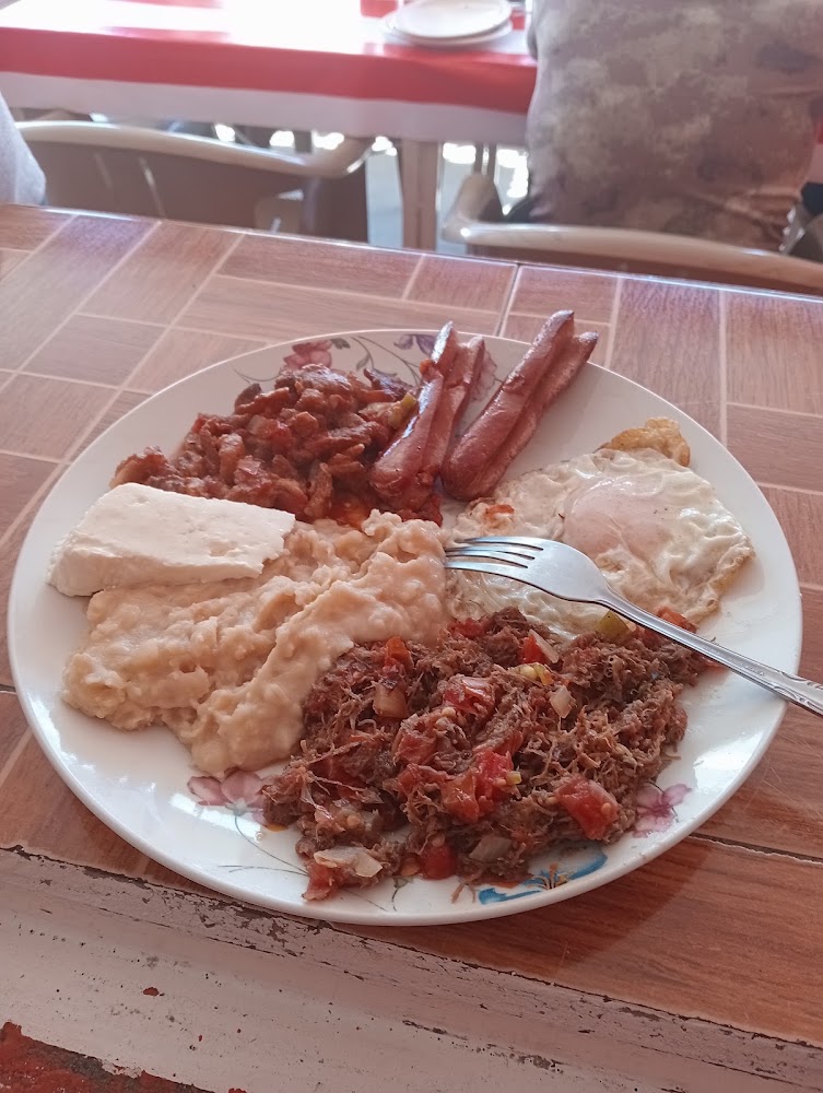 Desayunos y comida corrida Doña Petris