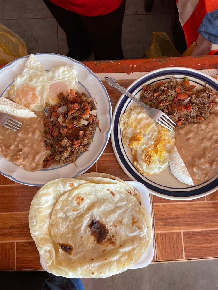 Desayunos y comida corrida Doña Petris