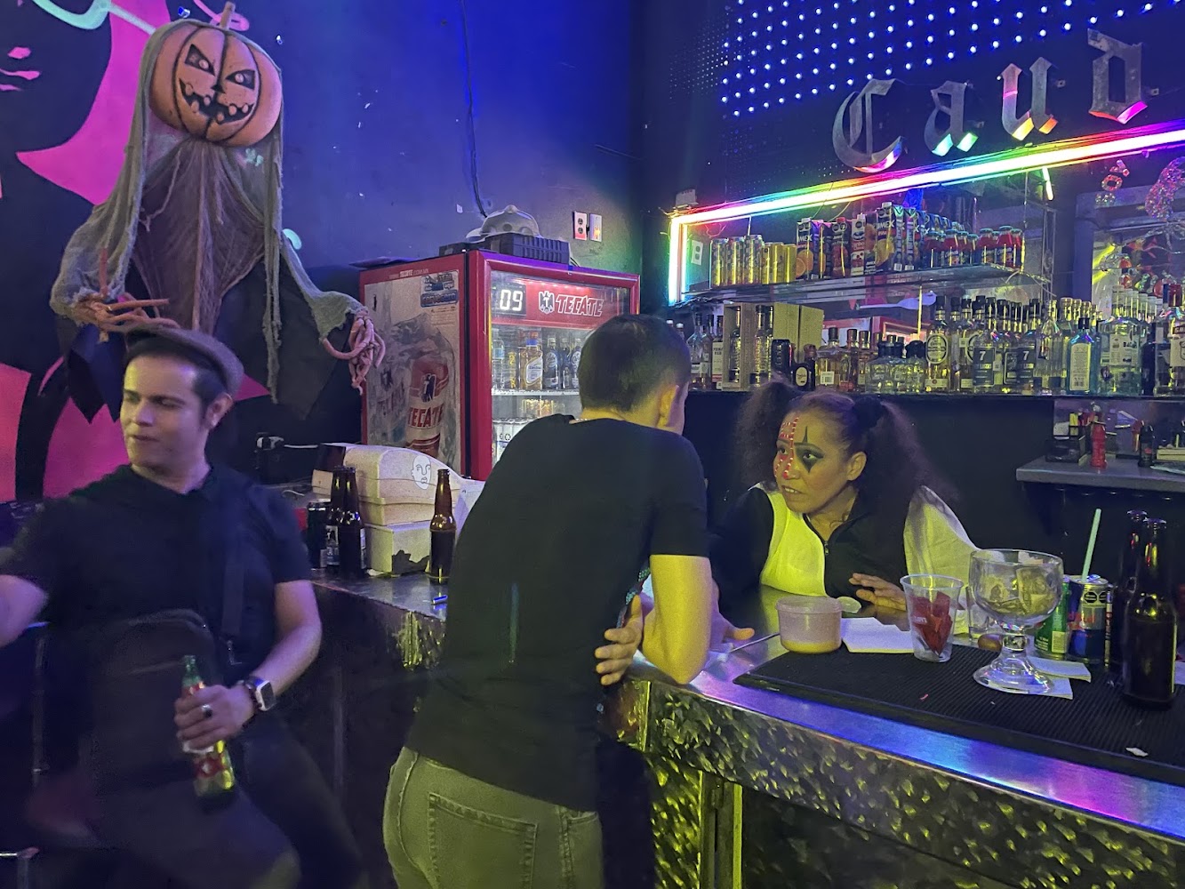 CAUDILLOS DISCO BAR