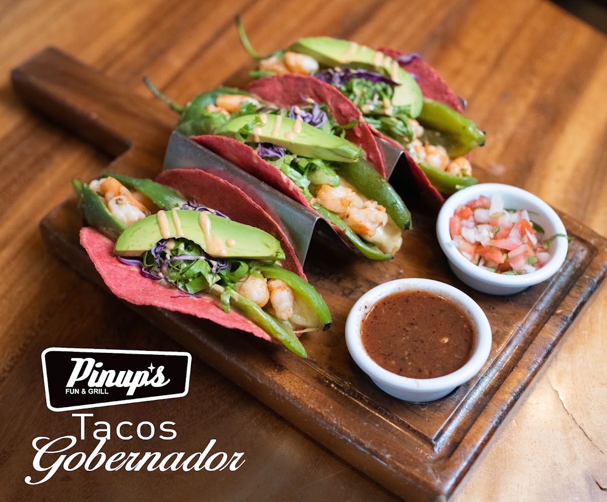 PINUPS FUN & GRILL Comida, Diversión y Música en vivo