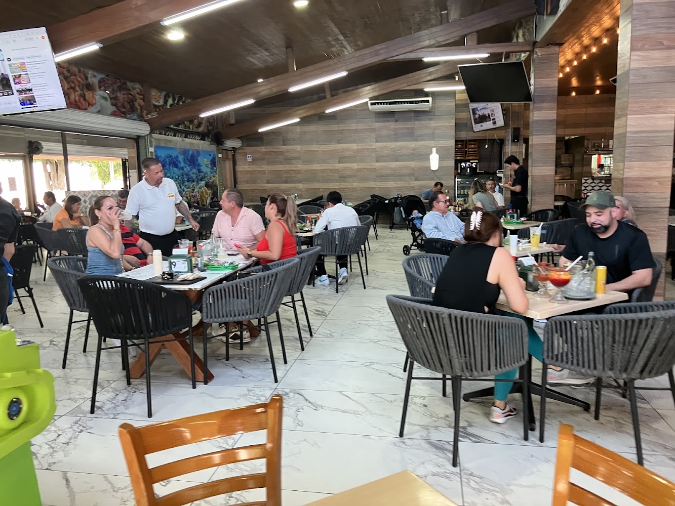 Mariscos El Memín · El Mesón