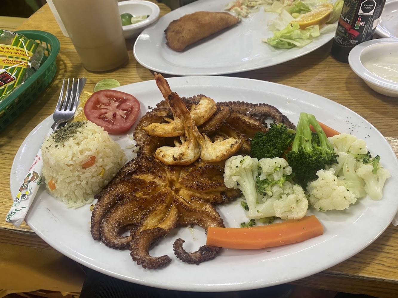 Mariscos El Memín · El Mesón