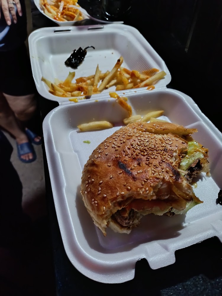 Hot Dogs y Hamburguesas “Chayito”