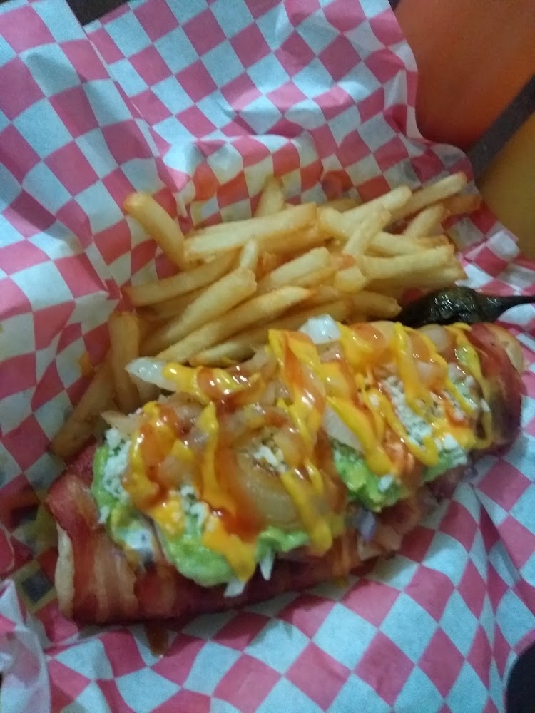 Charly's Super Dogos