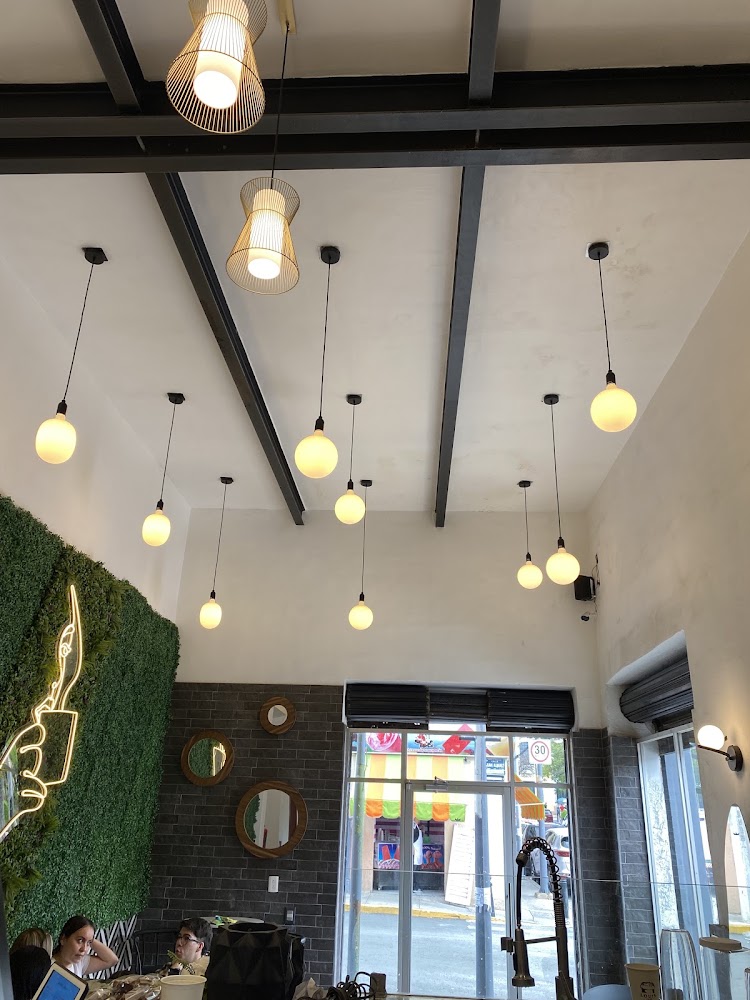 Louis Café