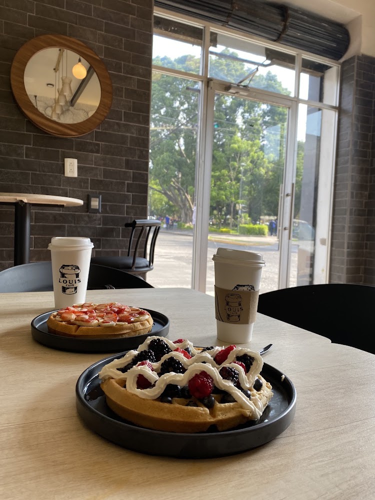 Louis Café