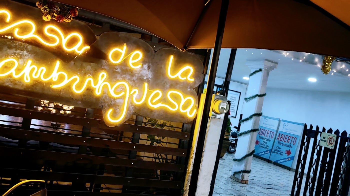 Casa de la hamburguesa gourmet y alitas
