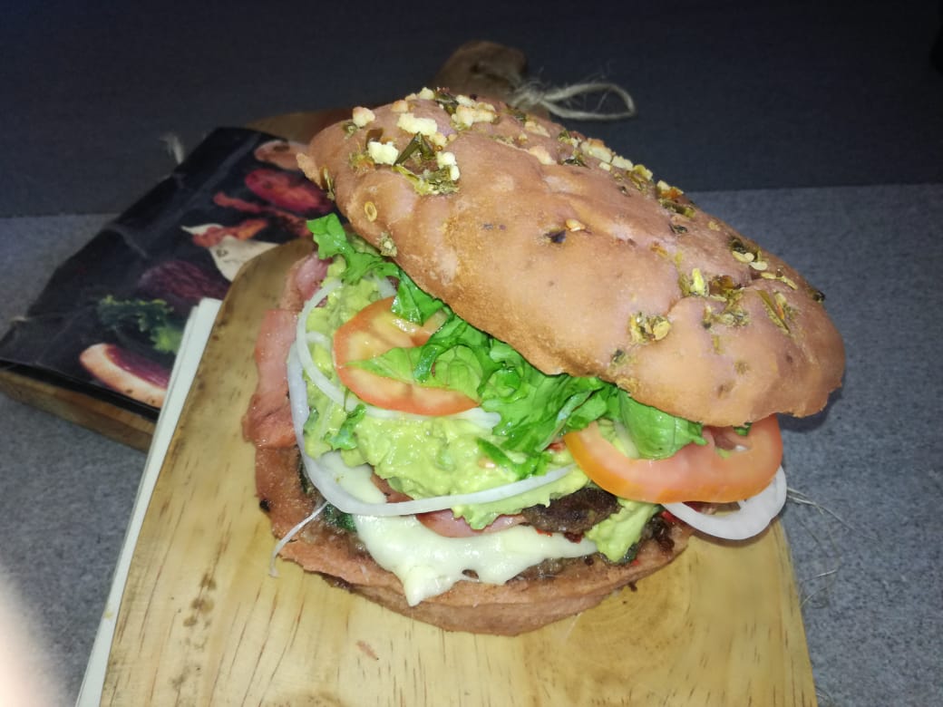 Casa de la hamburguesa gourmet y alitas