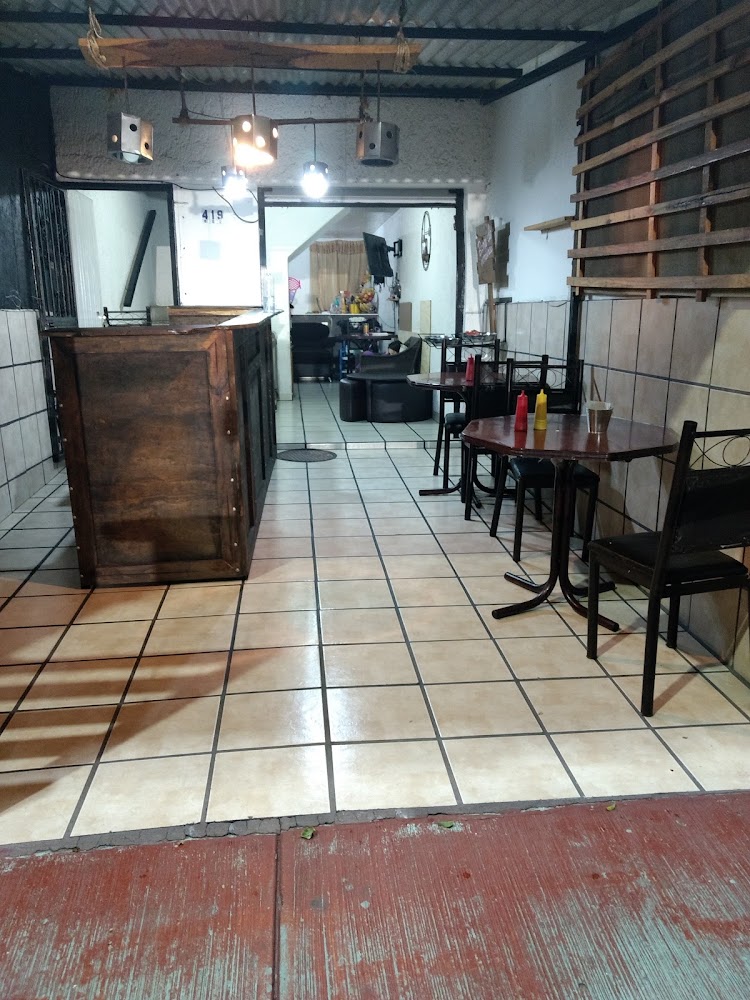 Casa de la hamburguesa gourmet y alitas