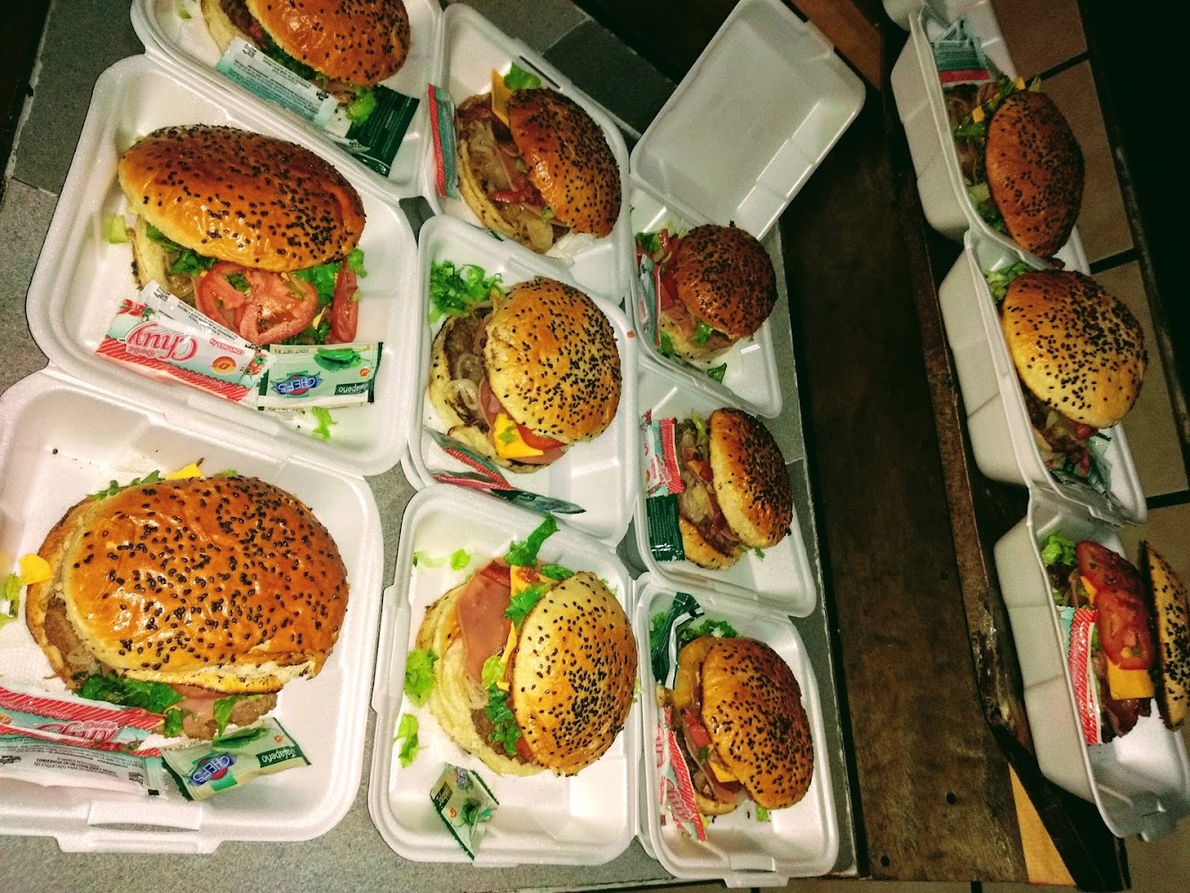Casa de la hamburguesa gourmet y alitas