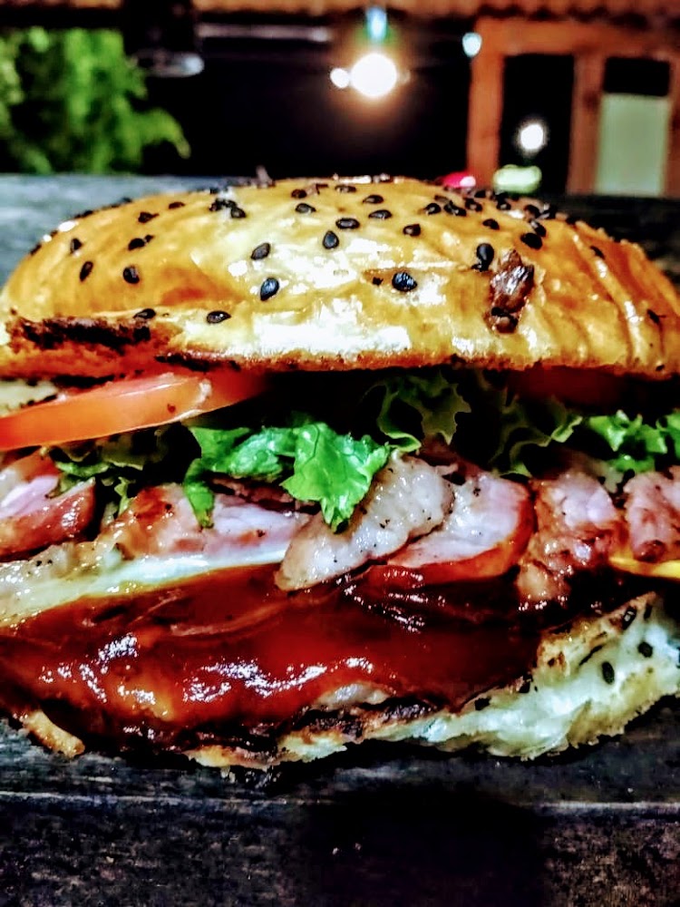Casa de la hamburguesa gourmet y alitas