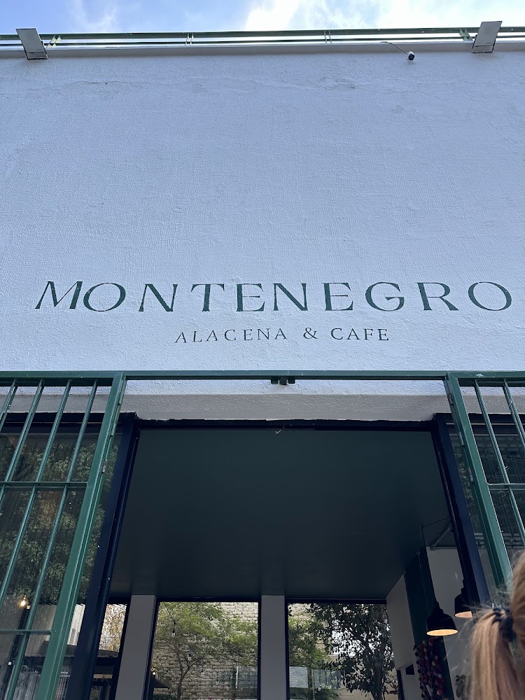 Montenegro, alacena y café