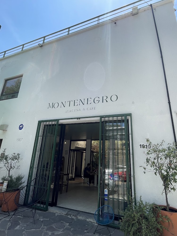 Montenegro, alacena y café