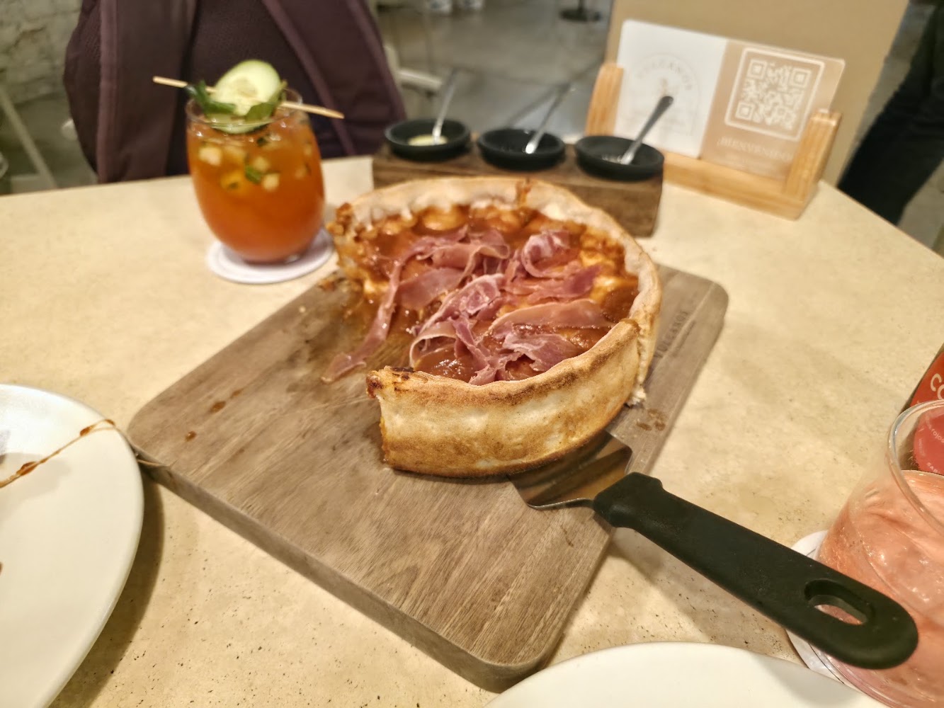 Vulcanos Chicago Style Pizza (Americana)