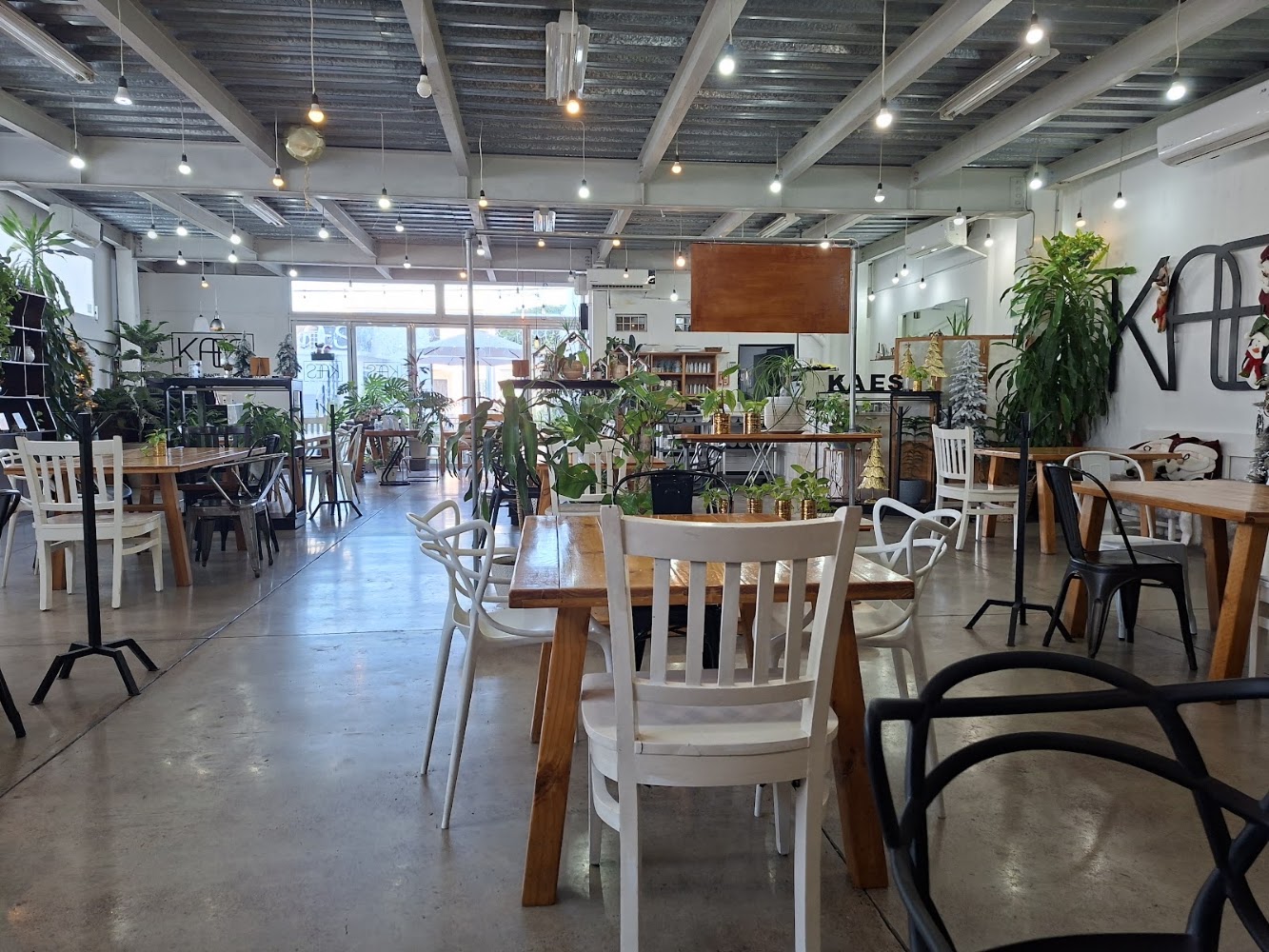 KAES Restaurante + Café