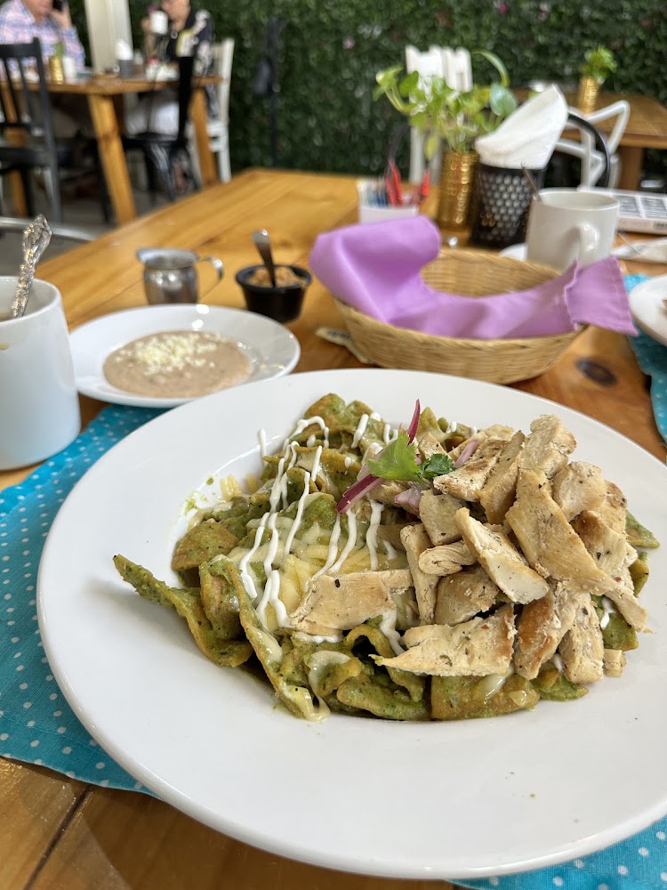 KAES Restaurante + Café