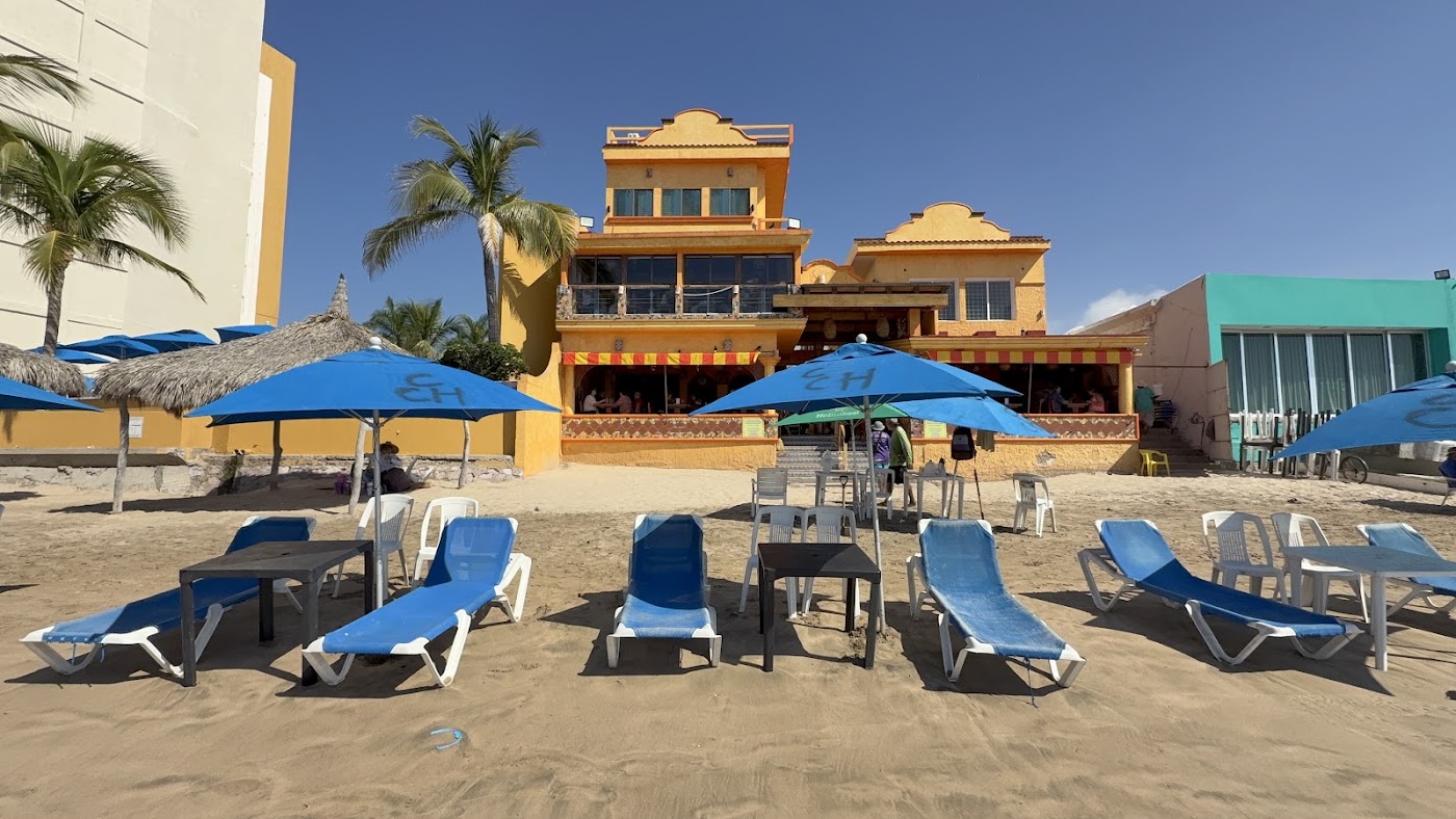 Restaurant Pancho's frente al Mar.