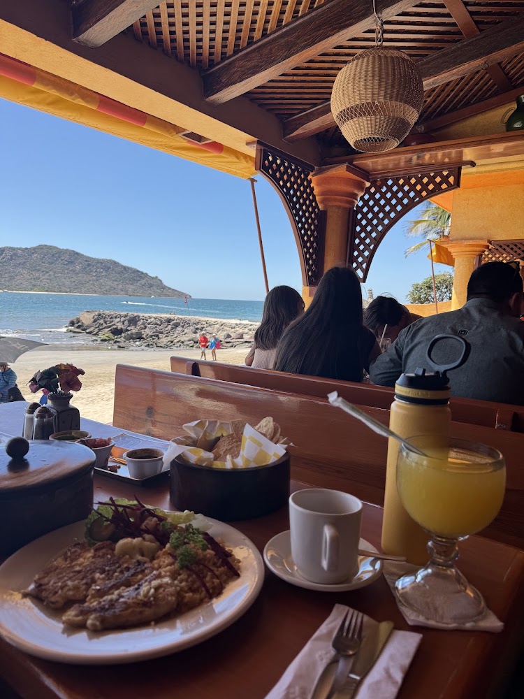 Restaurant Pancho's frente al Mar.