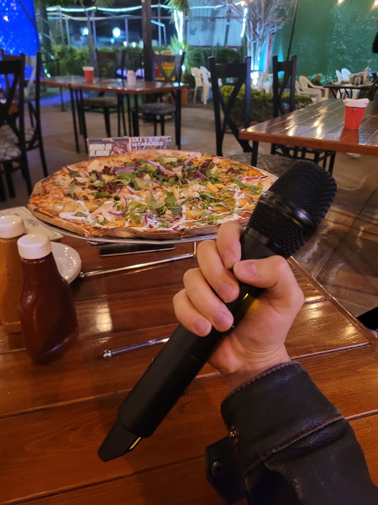 Pizza a la leña El Cantón Garden