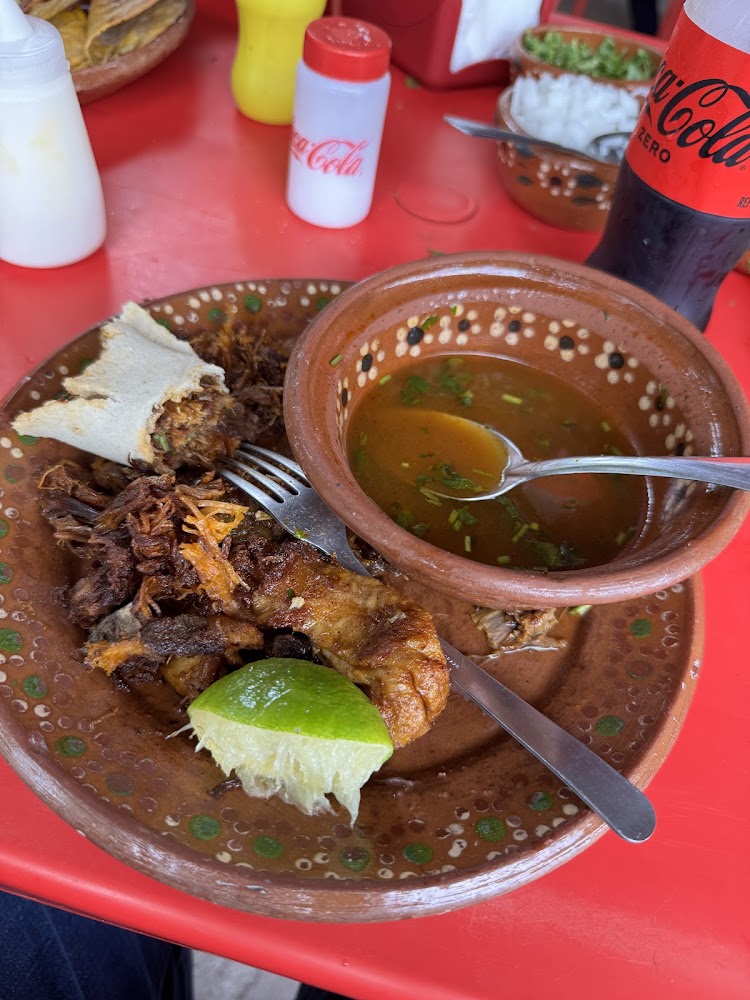 Tacos de Birria y borrego tatemado “Miju”