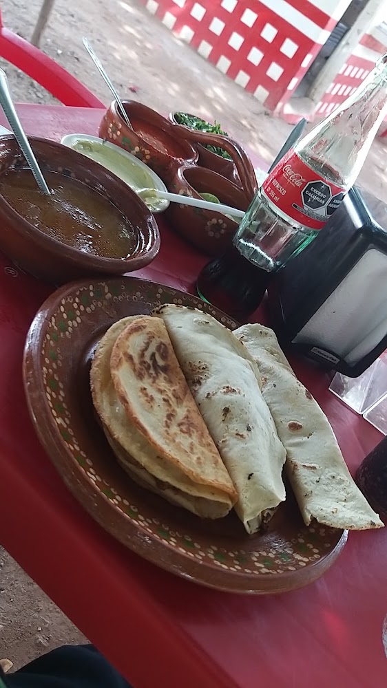 Tacos de Birria y borrego tatemado “Miju”