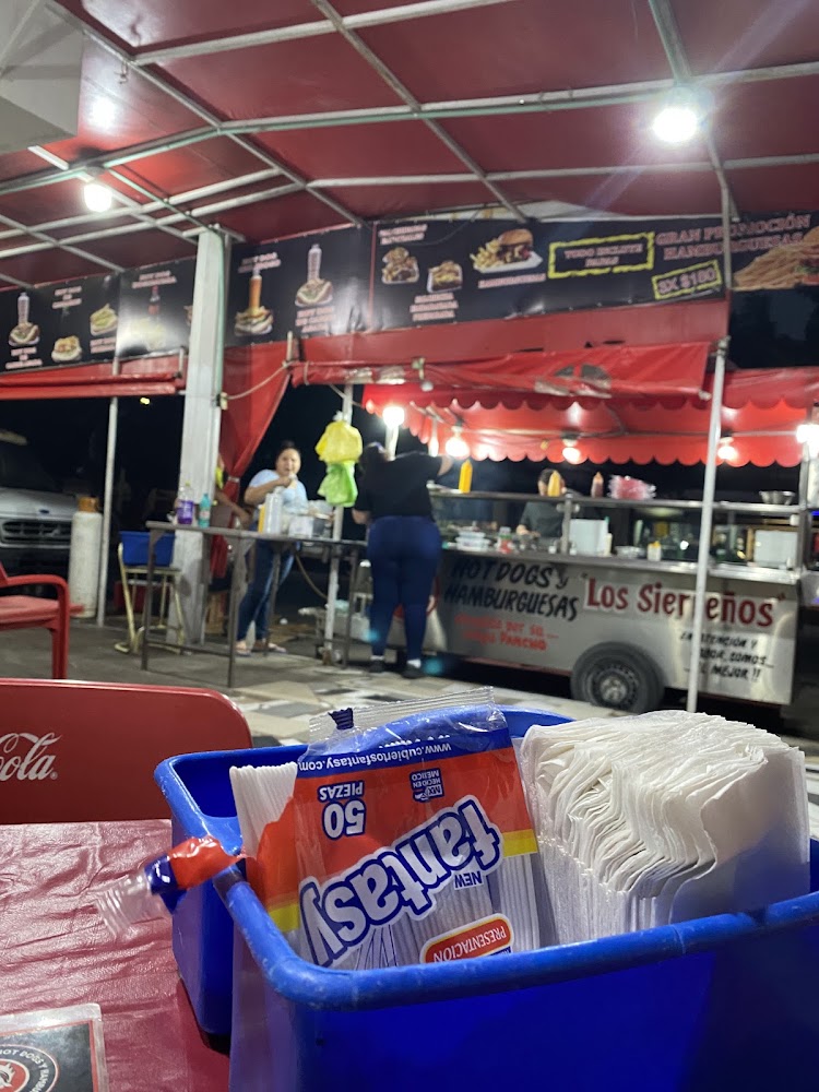 Hot Dogs Los Sierreños