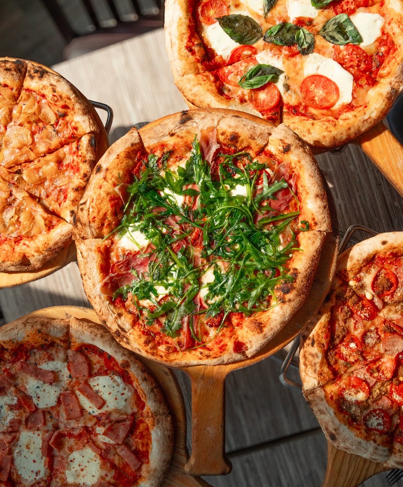 RRinos Pizza a la Leña & Bar · Marina