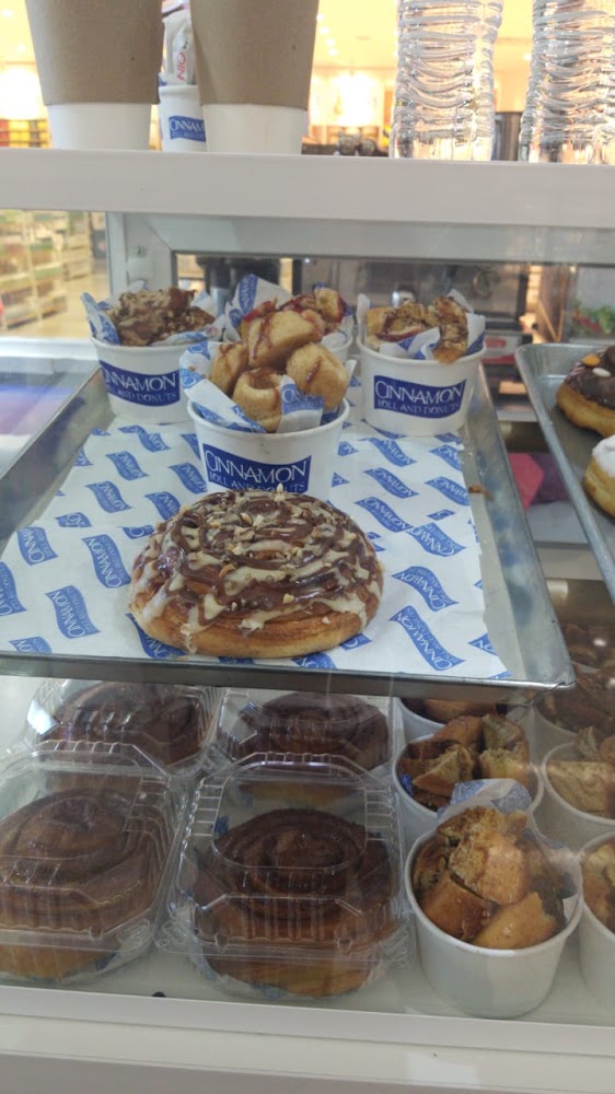 Rolln'Me Cinnamon roll & Donuts