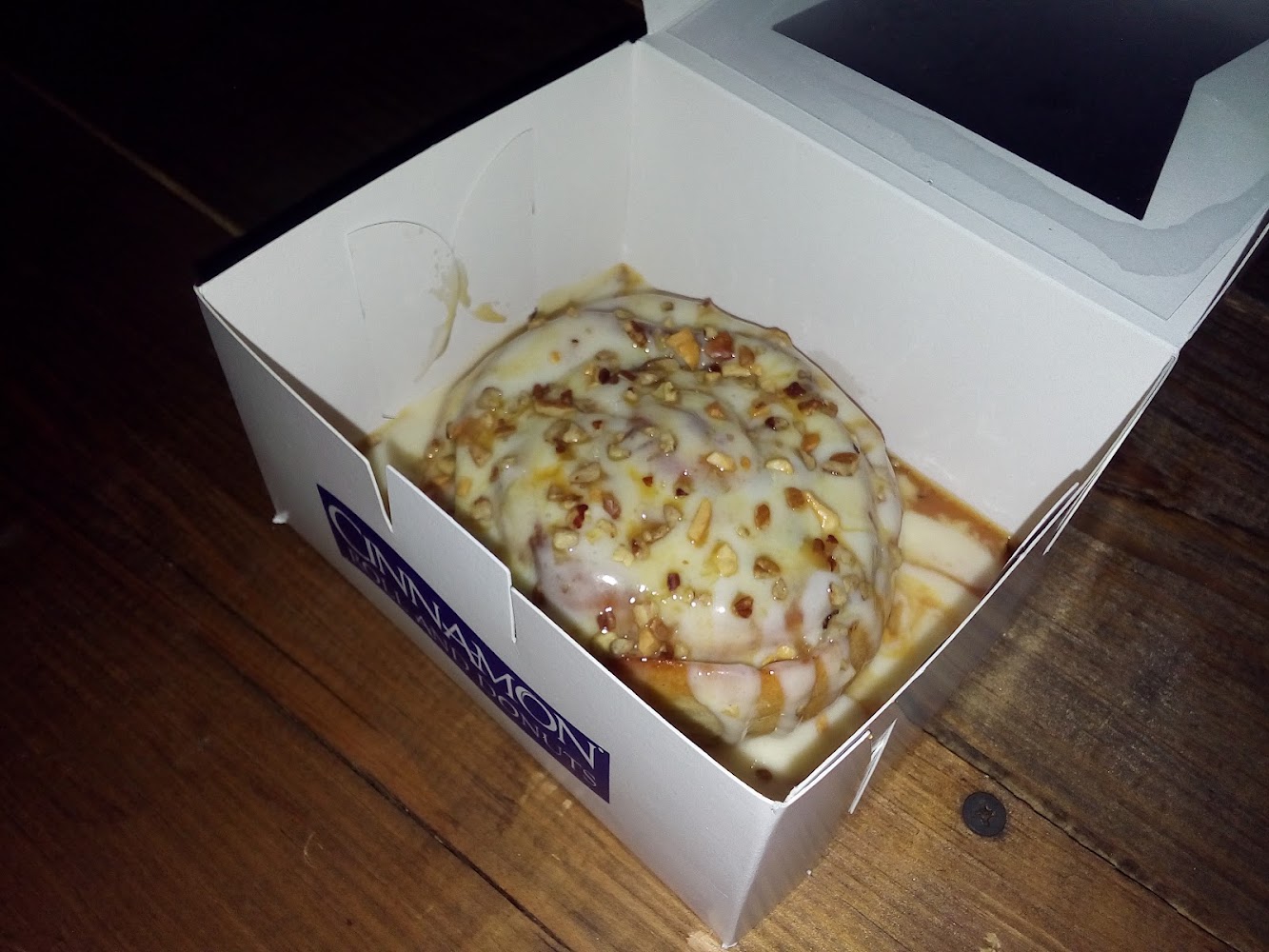 Rolln'Me Cinnamon roll & Donuts