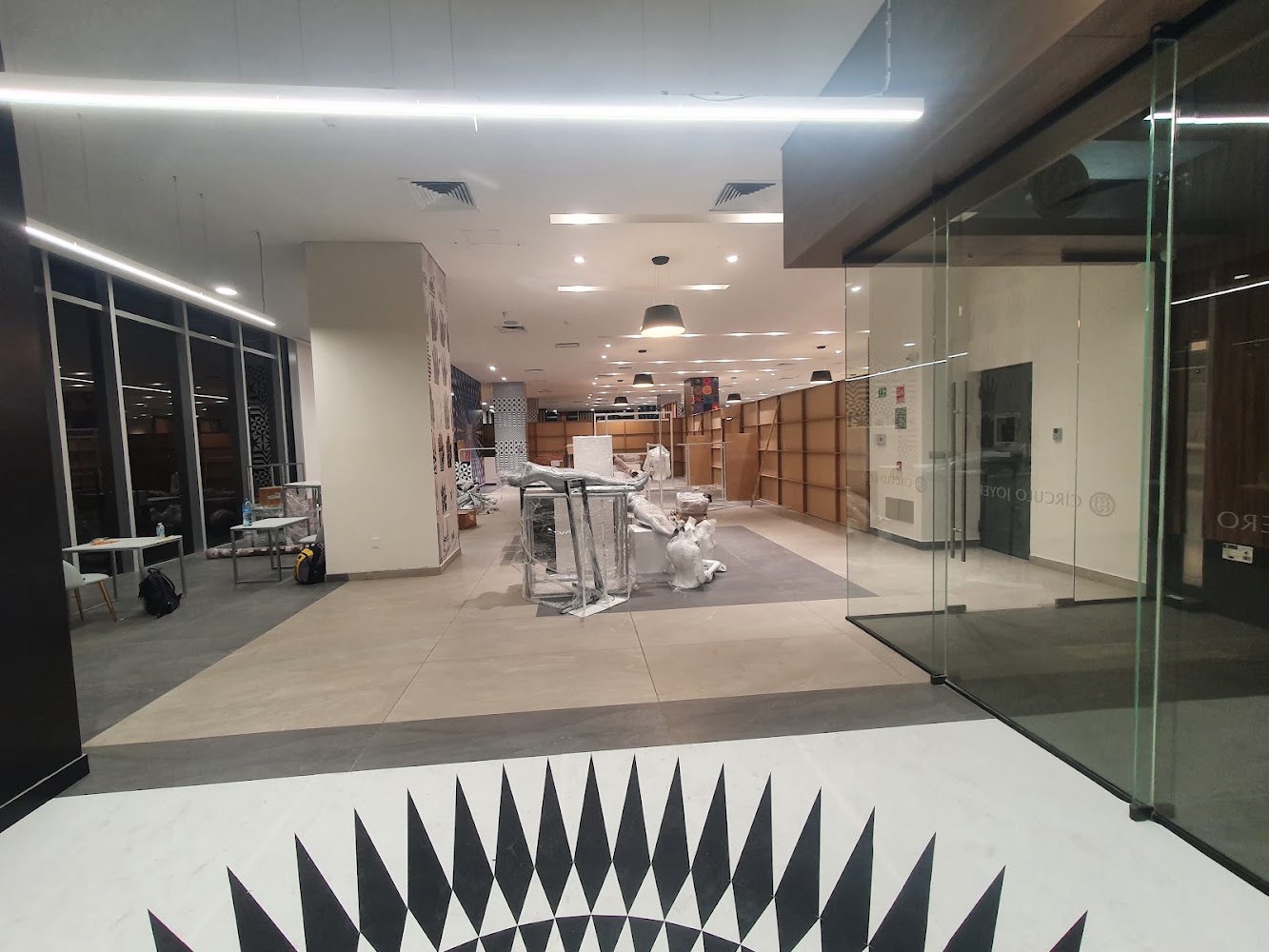 Lobby 33