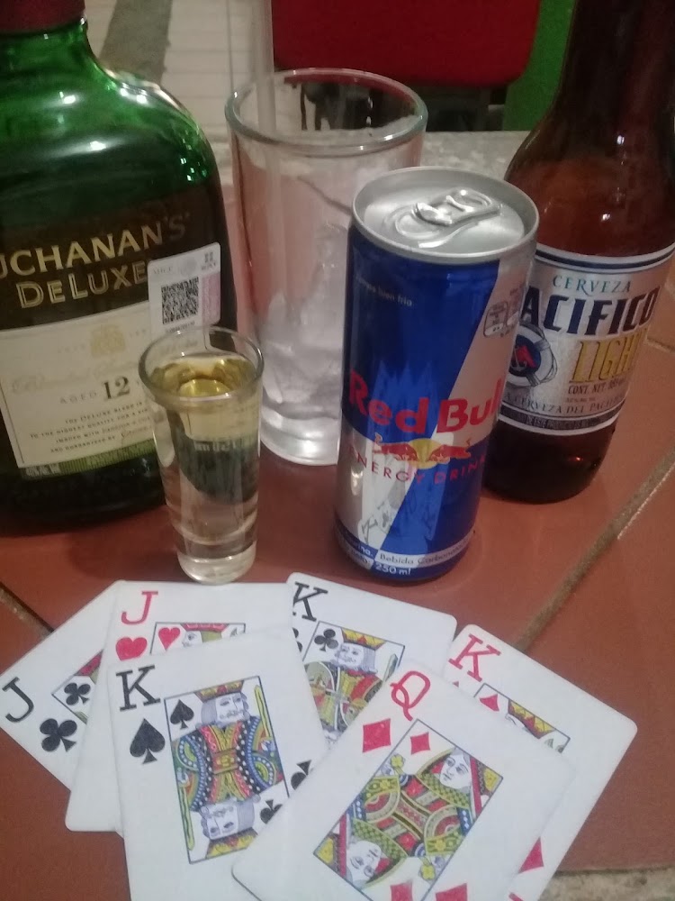 Happy’s Bar