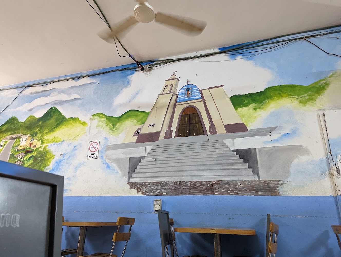 Happy’s Bar