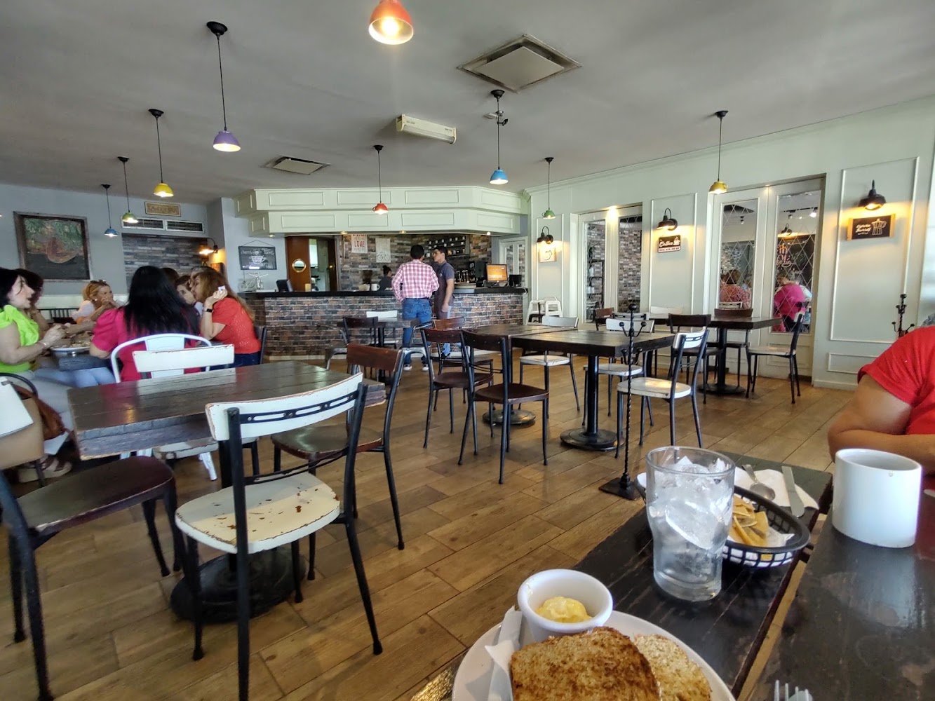 Jarros y Tarros Bistro