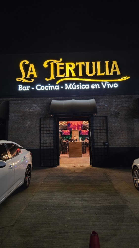 La Tertulia Bar · Cocina · Música en Vivo