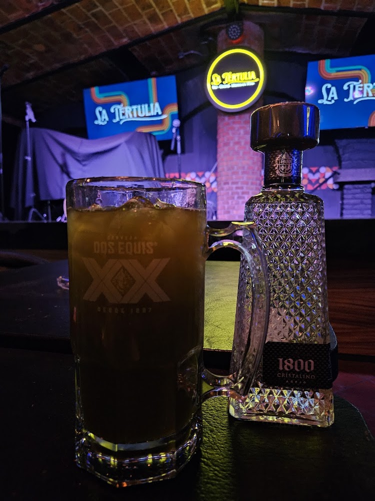 La Tertulia Bar · Cocina · Música en Vivo