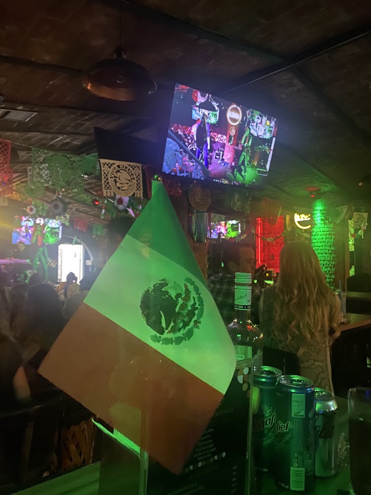 La Tertulia Bar · Cocina · Música en Vivo