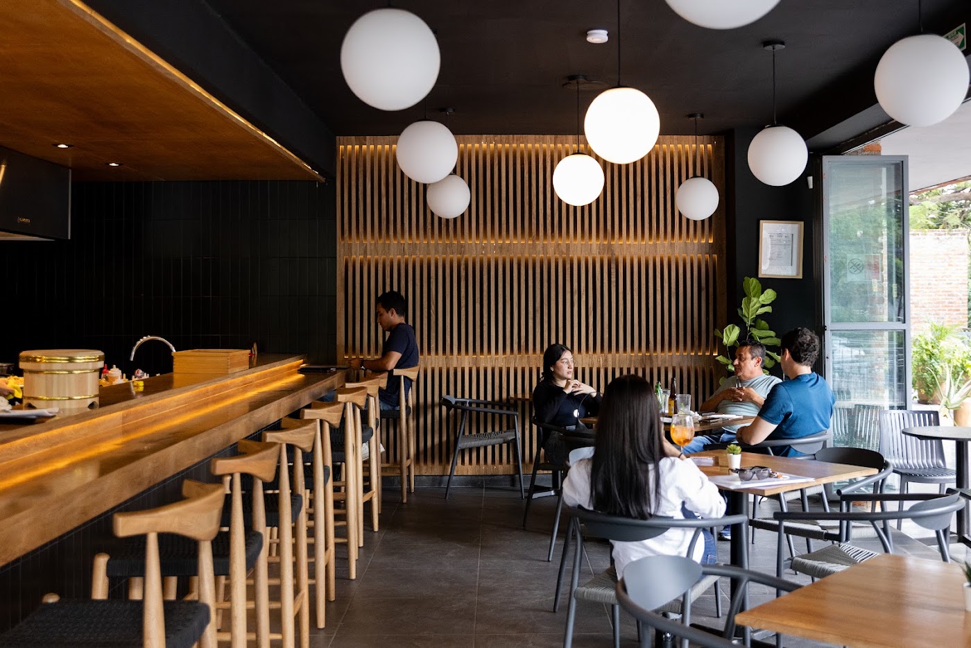 MOMA SUSHI GDL