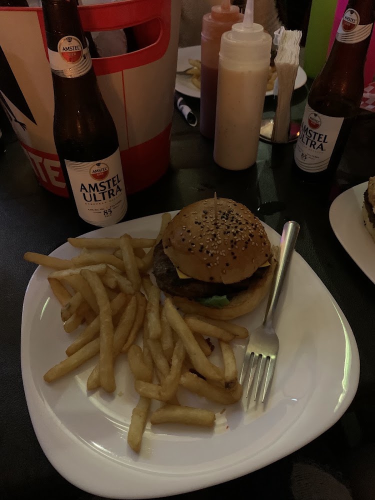 La Tirada Restaurante Bar Karaoke